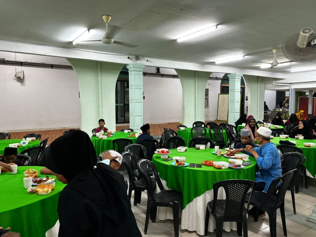 Majlis Berbuka Puasa ADIL bersama anak-anak yatim Kariah Masjid  Nurul Amin Kampung Delek. (3)