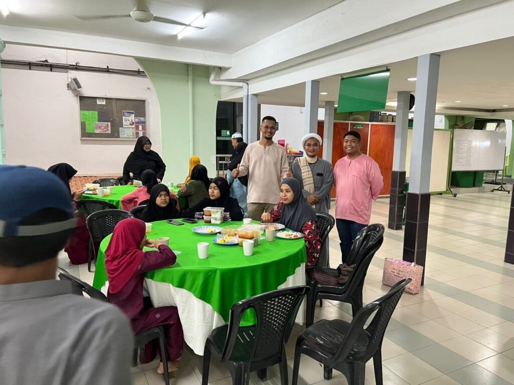 Majlis Berbuka Puasa ADIL bersama anak-anak yatim Kariah Masjid  Nurul Amin Kampung Delek. (5)