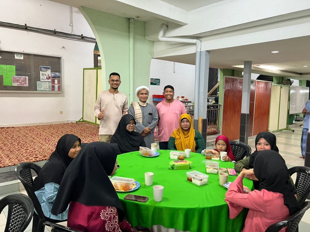 Majlis Berbuka Puasa ADIL bersama anak-anak yatim Kariah Masjid  Nurul Amin Kampung Delek. (8)